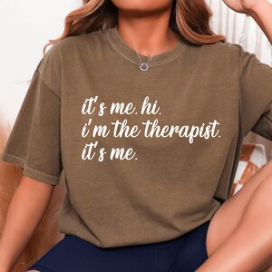 It&#39;s Me Hi I&#39;m The Therapist It&#39;s Me Shirt, Therapist Tee, Therapist Appreciation Tee, Therapist Gift, Best Therapist Tee, Mental Health Tee