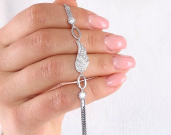 Bransoletka ze srebrnych skrzydeł anioła: delikatna biżuteria z cyrkonii sześciennych