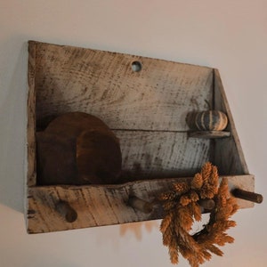 Primitive Farmhouse Wares Wall Box Peg Board Keep