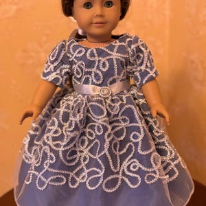 Blaues Satin Puppenkleid