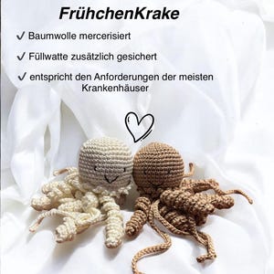 Può includere: Due peluche di polpo all'uncinetto, uno beige e uno marrone, con facce sorridenti. I peluche sono realizzati in cotone mercerizzato e hanno un'imbottitura extra sicura. Soddisfano i requisiti della maggior parte degli ospedali.