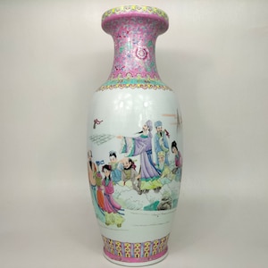 Große chinesische Famille-Rose-Vase mit 8 Unsterblichen // Jingdezhen – 20. Jahrhundert