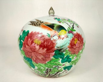Antico barattolo di zenzero cinese qianjiang cai con uccelli e fiori // Dinastia Qing - XIX secolo