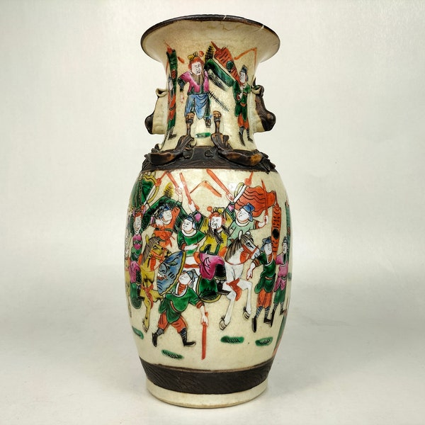 Ancien vase chinois de Nankin avec scènes guerrières // Dynastie Qing - 19e siècle