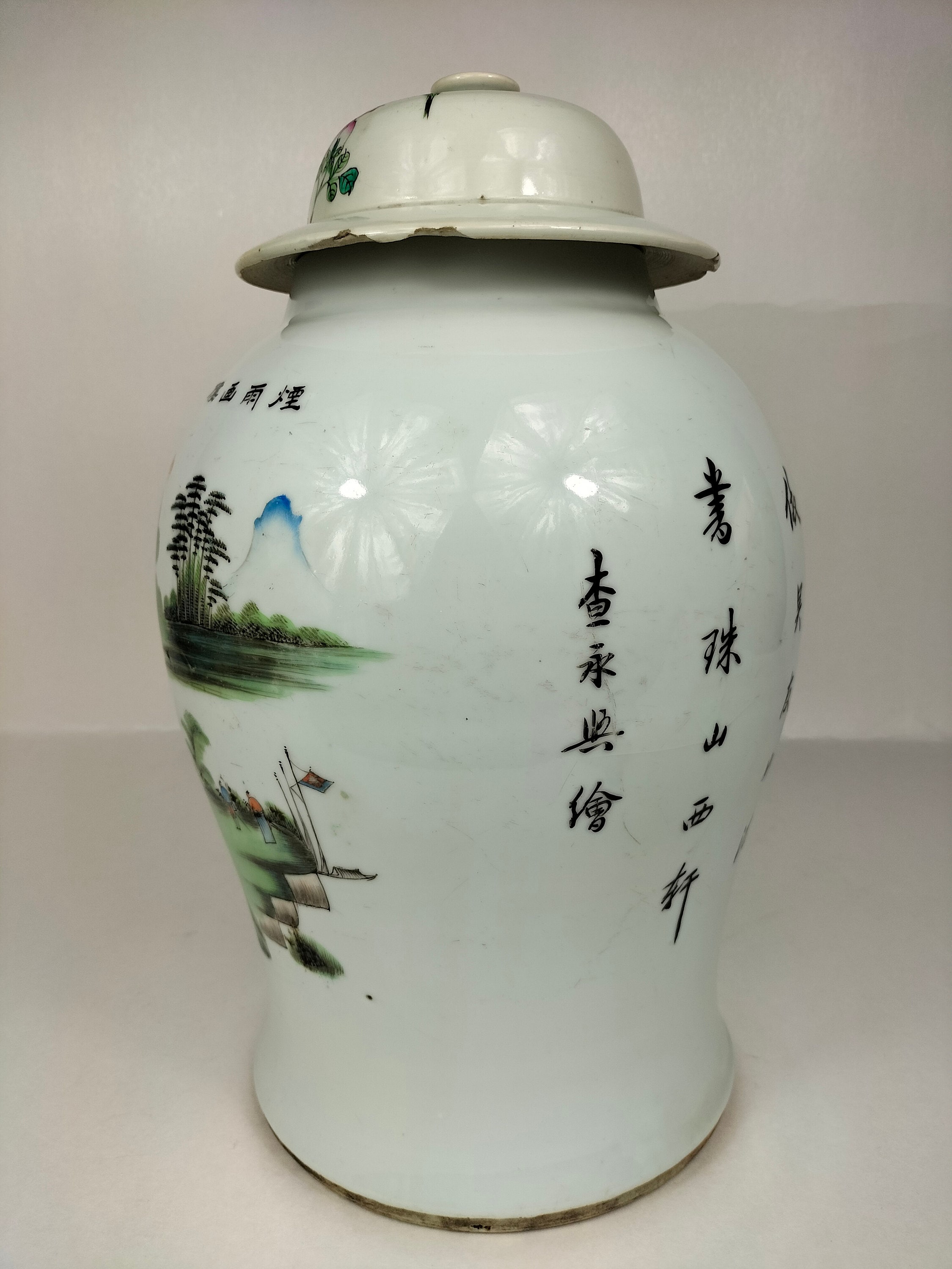 風景が描かれた中国のアンティーク寺院の花瓶 // 共和国時代