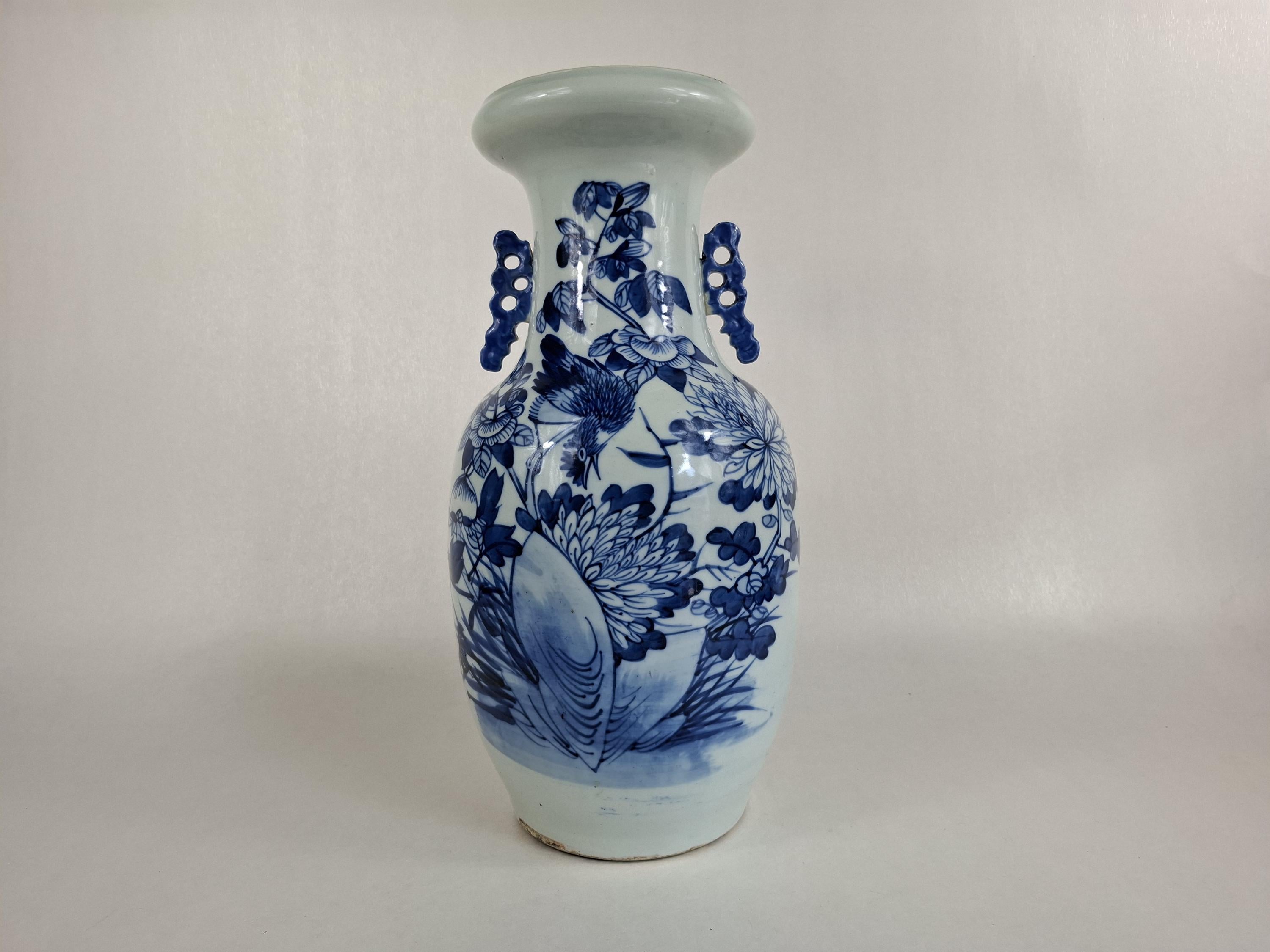 青と白の花瓶 陶器製 花と鳥の模様 鳥と花が描かれた中国の