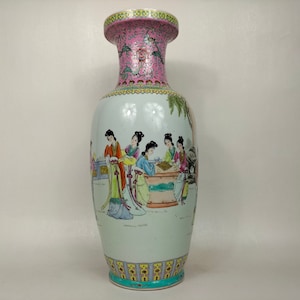 Large Chinese famille rose vase with a garden scene // Jingdezhen - 20th century
