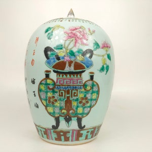 Antique Chinese famille verte ginger jar decorated with flower baskets // Qing Dynasty - 19th century