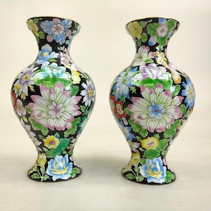 Pair of vintage Chinese canton enamel vases decorated with flowers // Millefleur - 20th century
