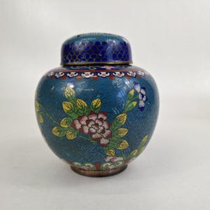 Antique Chinese cloisonne ginger jar decorated with flowers // Republic period (1912-1949)