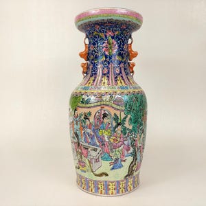 Chinese famille rose vase decorated with a garden scene // Mid 20th century