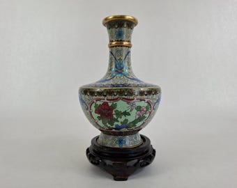 Chinese cloisonne vase decorated with flowers // 20th century