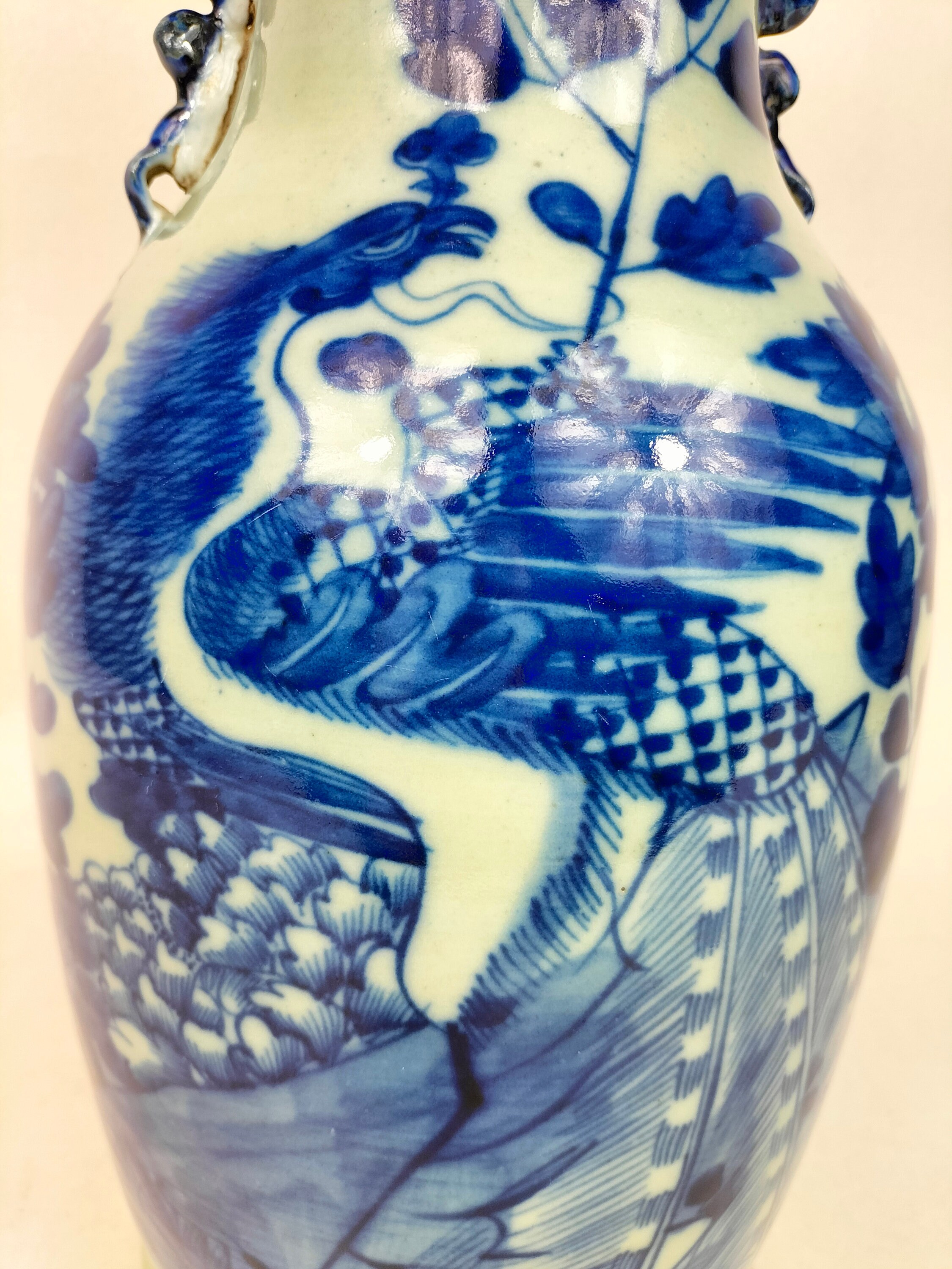陶磁器製 花瓶 花と鳥の絵柄 鳥と花が描かれたアンティーク中国青磁の花瓶 // 清朝 - 19 世紀