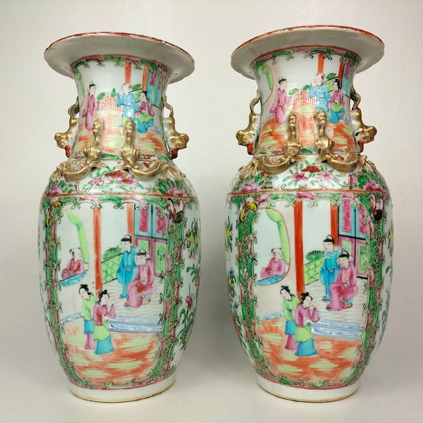 Paire de vases chinois antiques à médaillons de roses de canton // Dynastie Qing - 19ème siècle