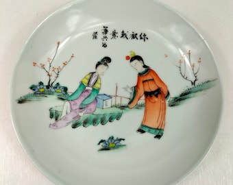 Antique Chinese plate decorated with a garden scene // Republic Period (1912-1949)