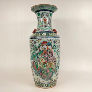 Large Chinese famille rose vase decorated with Imperial scenes // Mid 20th century