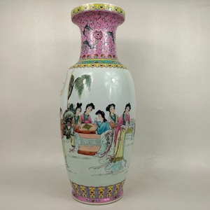 Large Chinese famille rose vase decorated with a garden scene // Jingdezhen - 20th century