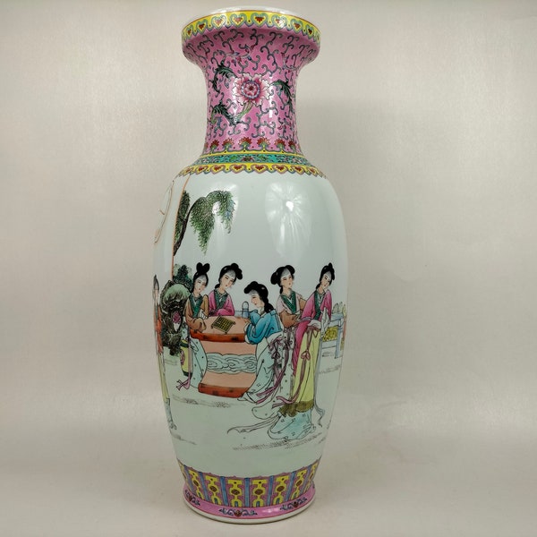 Large Chinese famille rose vase decorated with a garden scene // Jingdezhen - 20th century