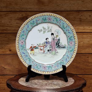 Large Chinese turquoise plate decorated with a garden scene // 20th century