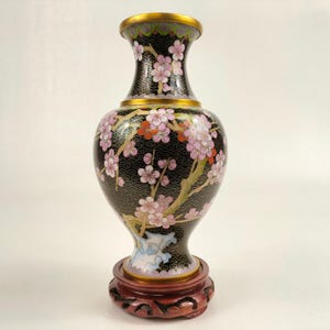 Jarrón cloisonné chino con flores y pájaro // Siglo XX