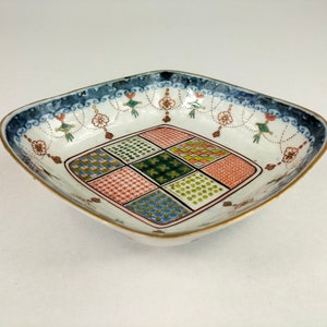Antique Japanese bowl decorated with polychrome paintings // Wucai - Meiji - 19th century