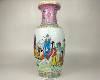 Chinese famille rose vase decorated with 8 immortals // Jingdezhen - 20th century
