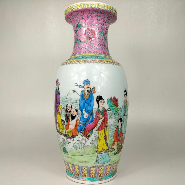 Chinese famille rose vase decorated with 8 immortals // Jingdezhen - 20th century