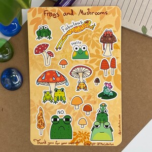 Grenouilles et champignons - Créatures mignonnes - Feuille d’autocollants - Autocollants illustrés à la main mats ou brillants