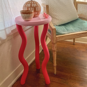 The Jelly Side Table - Wavy Pink & Red Postmodern Funky Jelly End Retro - Home Decor Fun Colorful Dopamine Nightstand Furniture Maximalist