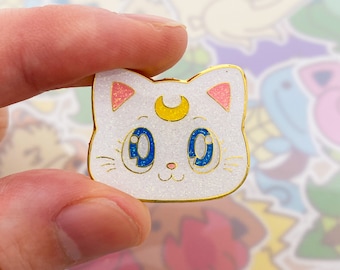 SM White Cat Enamel Pin