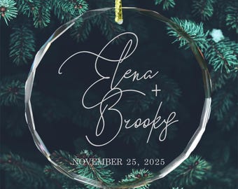 Adorno de pareja personalizado / Recuerdo de boda de cristal grabado con nombres y fecha / Regalo de Navidad para recién casados / Adorno de pareja personalizado