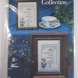 Friendship Collection Cross stitch pattern Grandmothers with sculpted trim accent Wanda Zellers