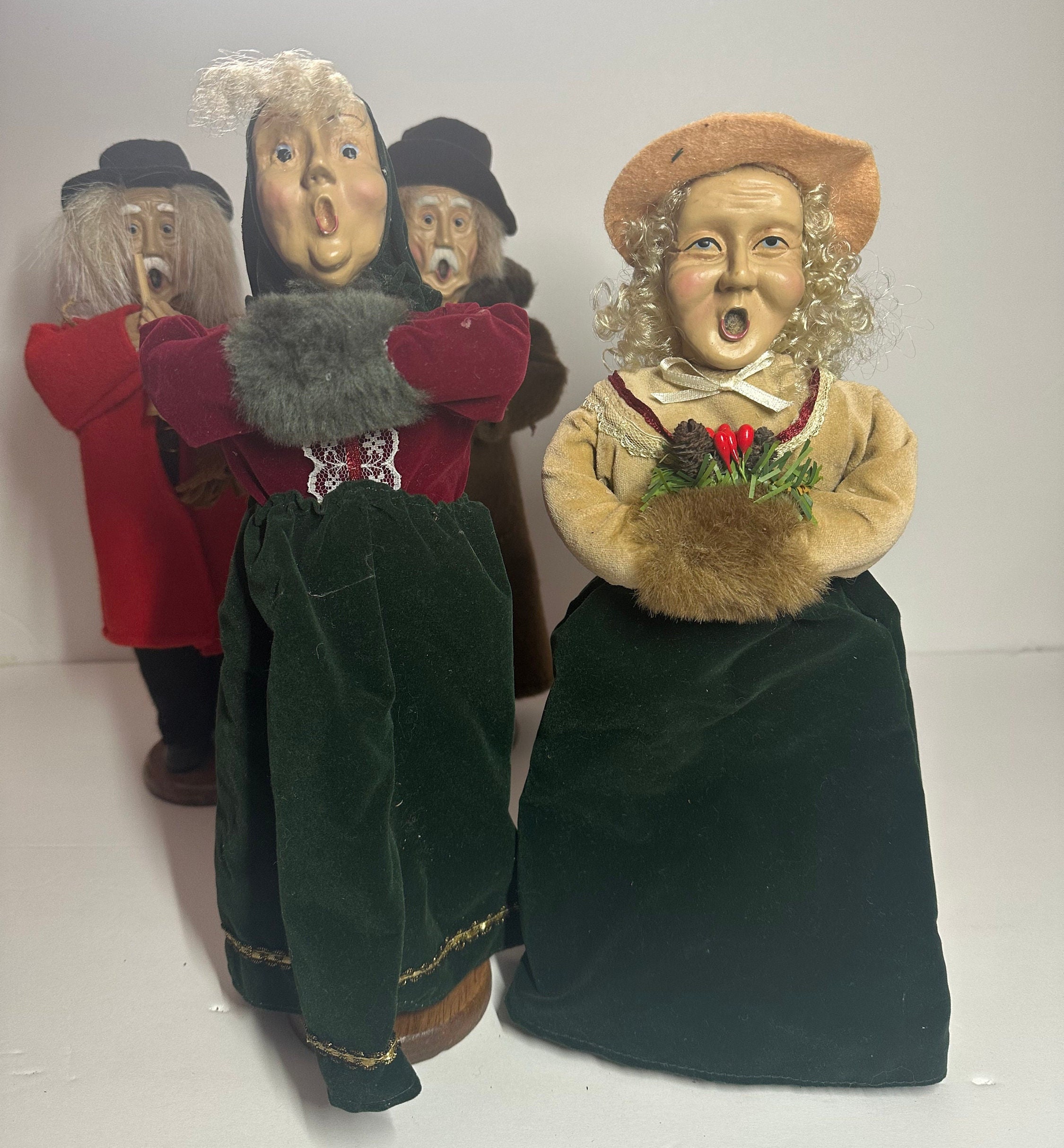 Vintage Caroler Figurines - 57q16p5