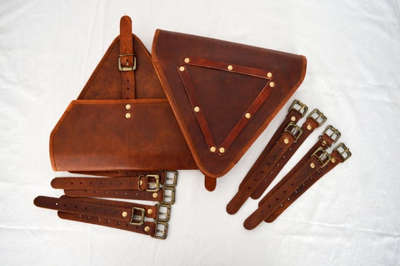 Triangular coin purse vegetable tanned leather - Shop Old Man Great Coin  Purses - Pinkoi