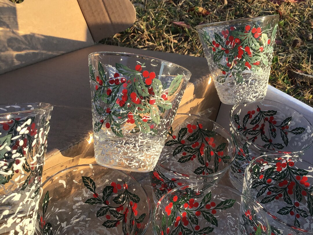 Vintage 10 SNOWY Holly Berry & Holly Leaves Shot Glasses by West