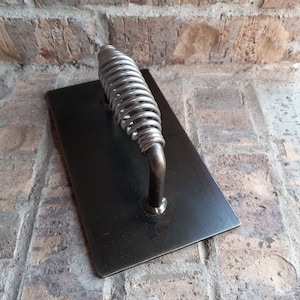 Old-Fashioned Grill Press