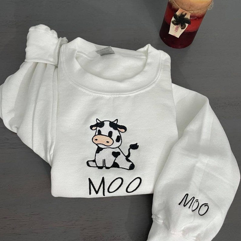 Cow Sitting Embroidered sweatshirt 