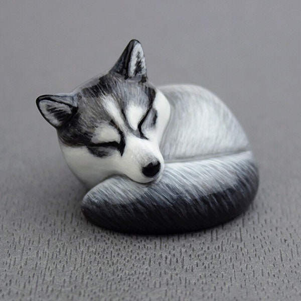 Schlafender Husky - handgefertigte Tierfigur