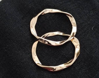 4 Gold Metal Napkin Rings, Wedding Table Decor, Gold Serviette Ring, Wavy Napkin Holders, Housewarming Table