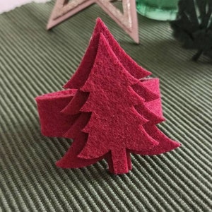 4 Portatovagliolo albero di Natale in feltro rosso, portatovagliolo in pino, decorazione per la tavola di Natale, cena di Natale.