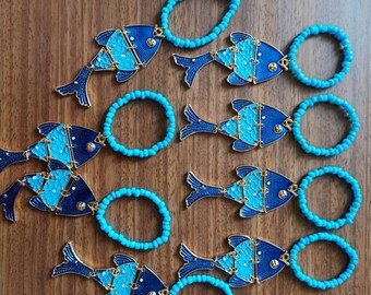 4 servilleteros de cuentas azules con peces, servilletero costero, decoración de mesa costera, servilletero de metal, mesa con temática marina