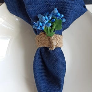 Blue Floral Napkin Ring,Jute Napkin Holder,Boho Wedding Setting, Farmhouse Style Dining, Handmade Table Accent, Burlap Flower Serviette Ring