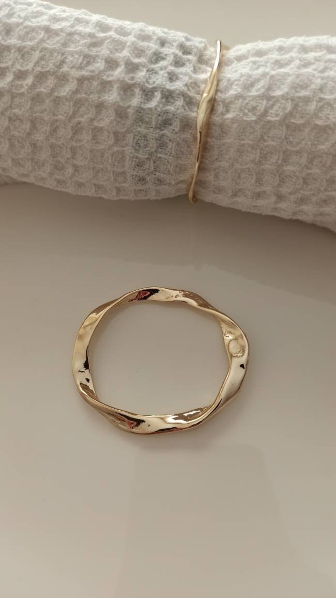 4 Gold Metal Napkin Rings Wedding Table Decor Gold Serviette Etsy