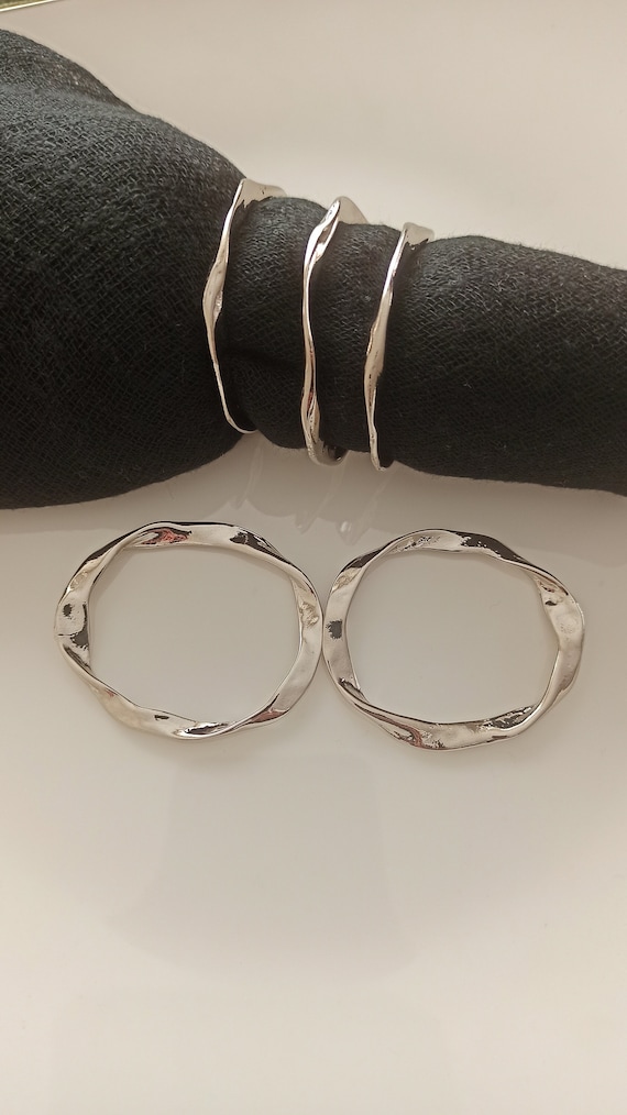 8 Silver Metal Napkin Rings, Minimalist Table Decor, For All Occasions Napkin Ring Ideas, Modern Style Serviette Ring, Wavy Napkin Holder