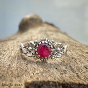 Indisk rubinring: 925 sterlingsilver, ring med blomsterdesign