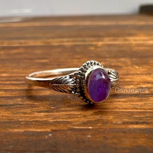Amethyst Ring: 925 Sterling Silver Leaf Design Ring