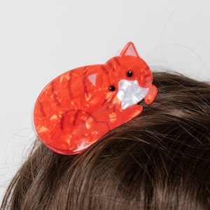 Adorable Cat Hair Claw - Feline-Themed Hair Accessory