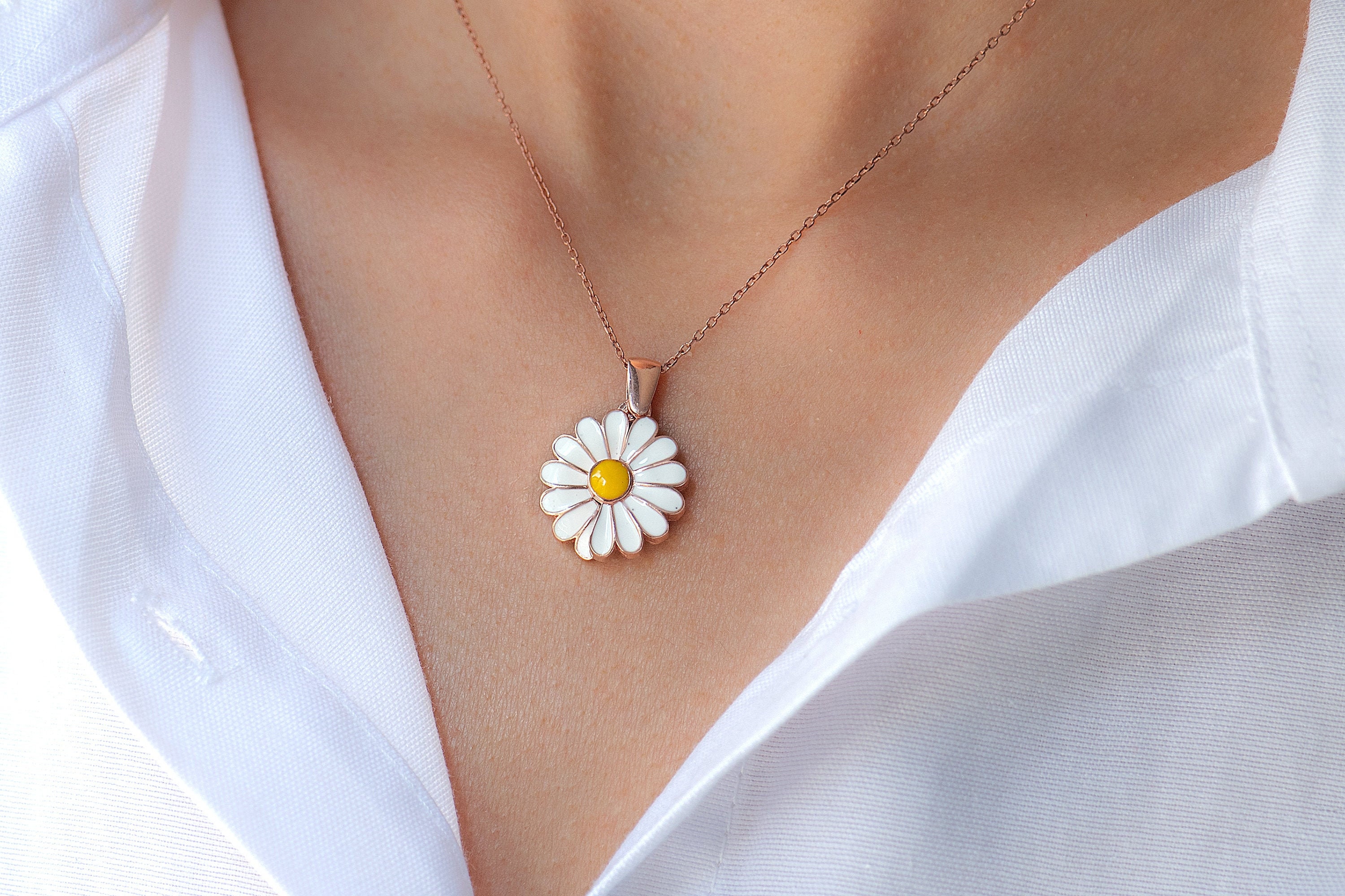 Personalized Woman Daisy Necklace Daisy Necklace Name Flower Etsy