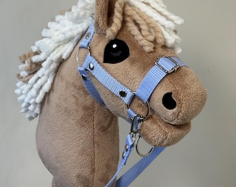 Babystokpaardje met afneembare stok. A5-fjord met bonte manen.