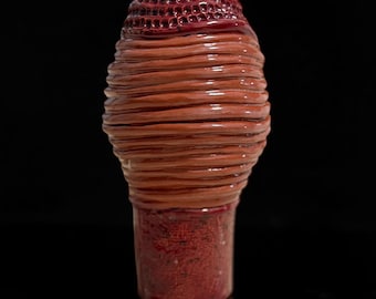 Surrealistisk Brutalist Studio Keramikvas Signerad MAEL Organisk Texturerad Keramikskulptur - 23,5 cm Hög i Djuprött